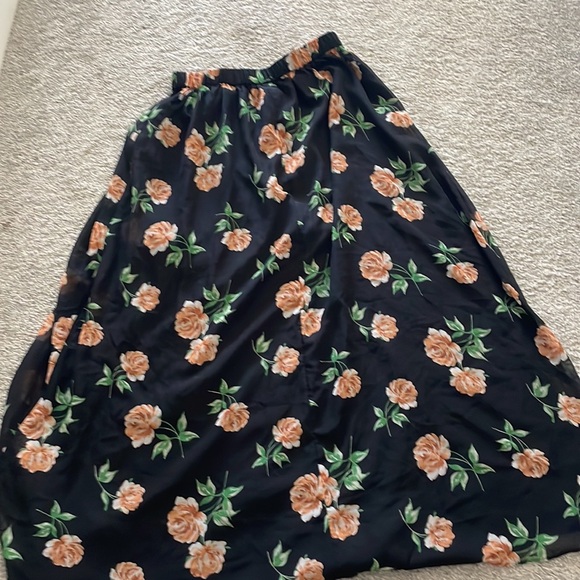 Old Navy Chiffon Floral Maxi Skirt - Picture 4 of 6